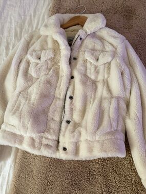 Levi's Cream Jacket with Plush Faux Fur Collar